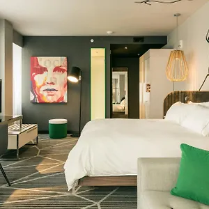 Renaissance Centre-ville Hotel